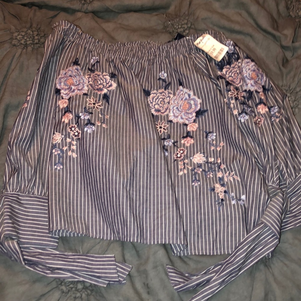 american eagle off the shoulder top/blouse